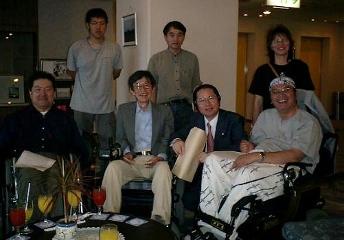 衛藤征士郎議員写真
